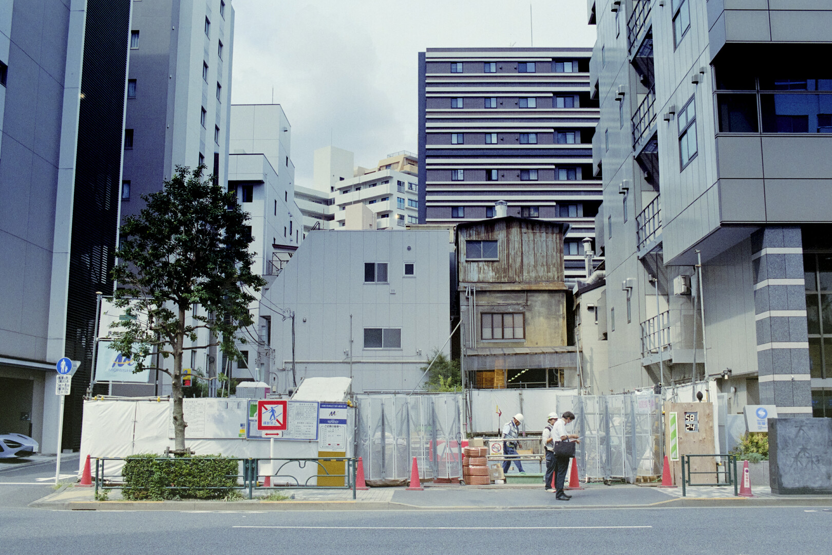 #00015 - 2023/09 - Fujifilm X-TRA 400 - Akihabara