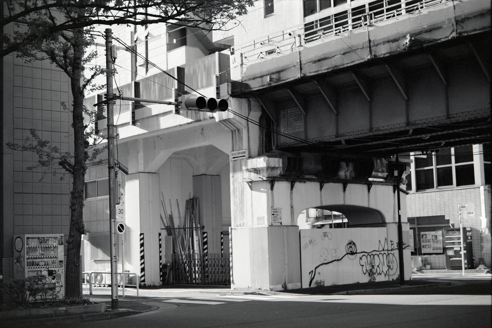 #00296 - 2024/04 - Rollei Infrared - Asakusabashi