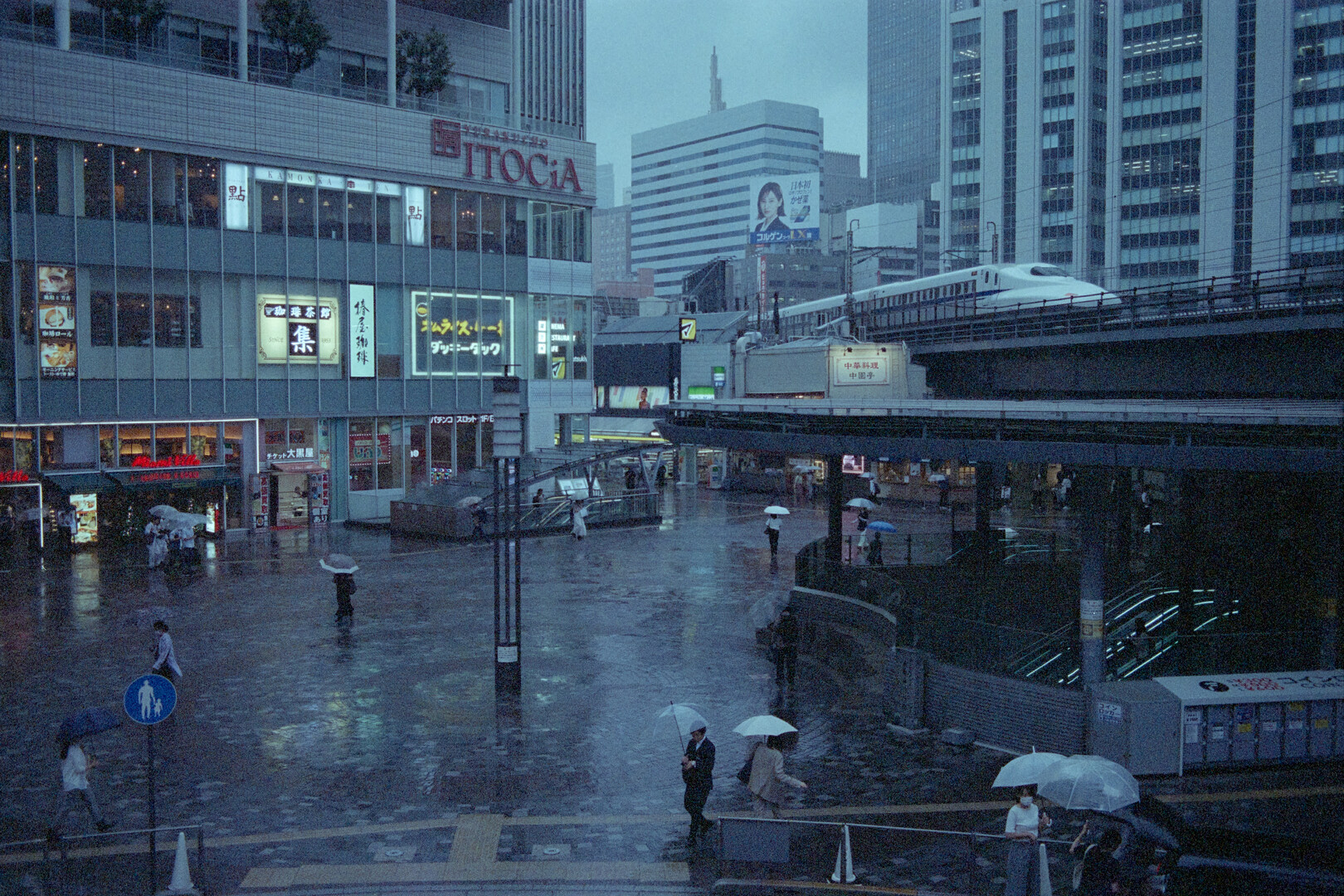 #00474 - 2024/06 - Fujifilm Natura 1600 - Yurakucho